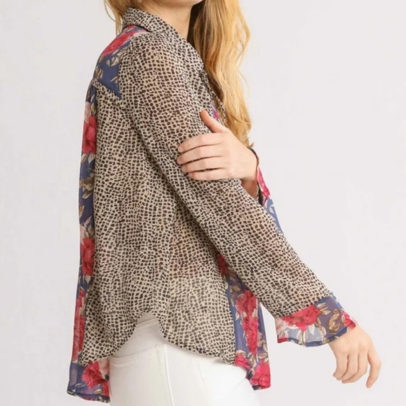 CRUSHING ON YOU BUTTON UP TOP - Picture 3 of 11